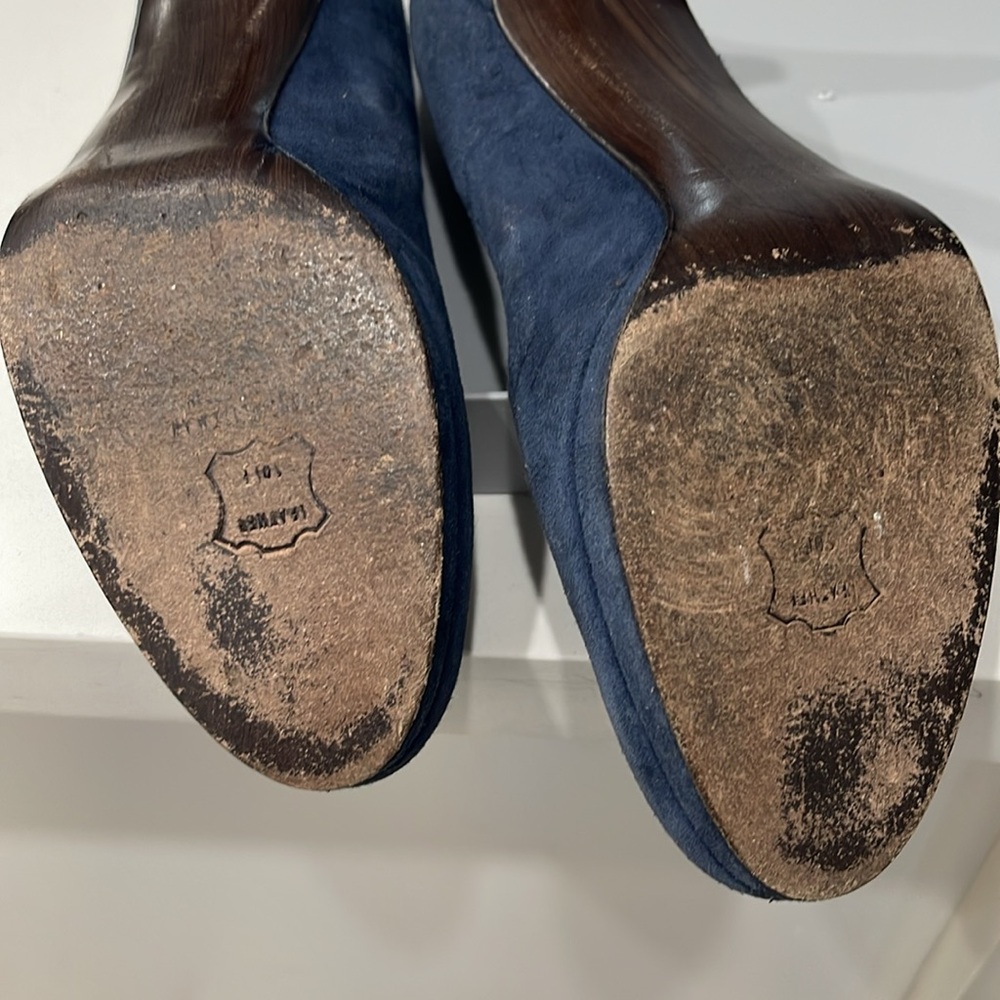 Stuart Weitzman Blue Suede shoes - Picture 4 of 6